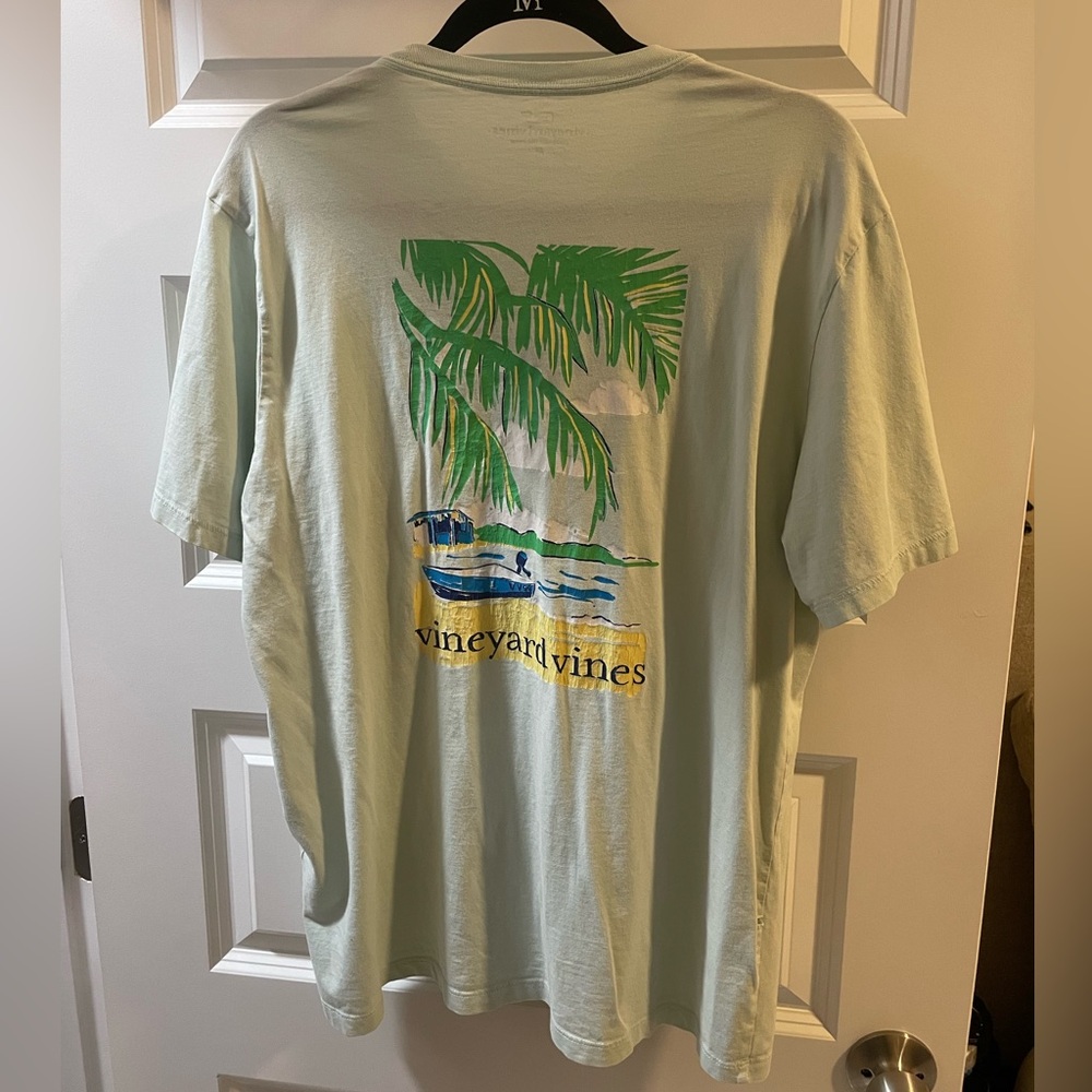 Vineyard Vines T-Shirt Size Medium